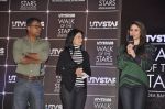 Kareena Kapoor, Randhir Kapoor unveil UTVstars Walk of the Stars in Taj Land_s End, Mumbai on 28th March 2012 (36).JPG